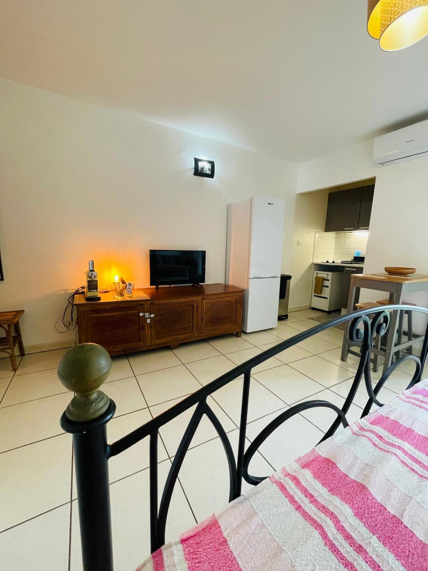 Prana Lodge Saint Gilles Les Bains 800 M De La Plage Exterior photo